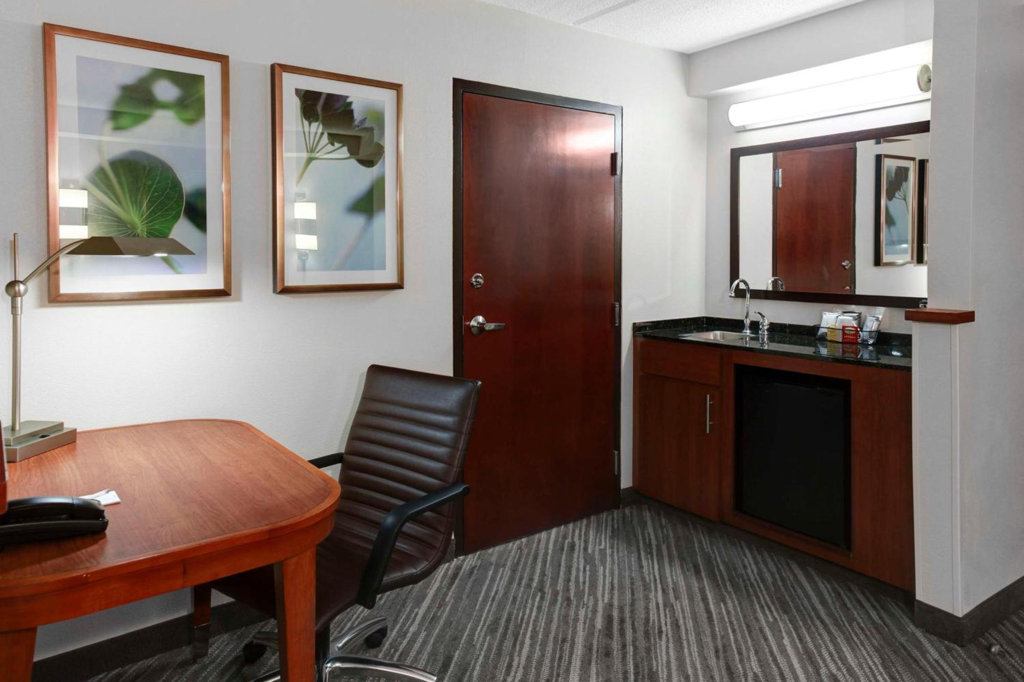 Hyatt Place Detroit/Обърн Хилс Екстериор снимка