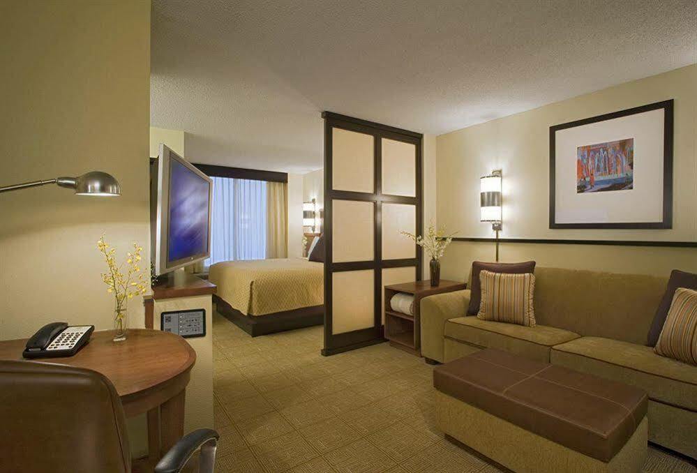 Hyatt Place Detroit/Обърн Хилс Екстериор снимка